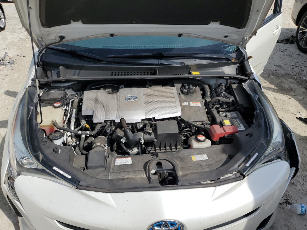 JTDKARFUXG3511583 2016 Toyota Prius