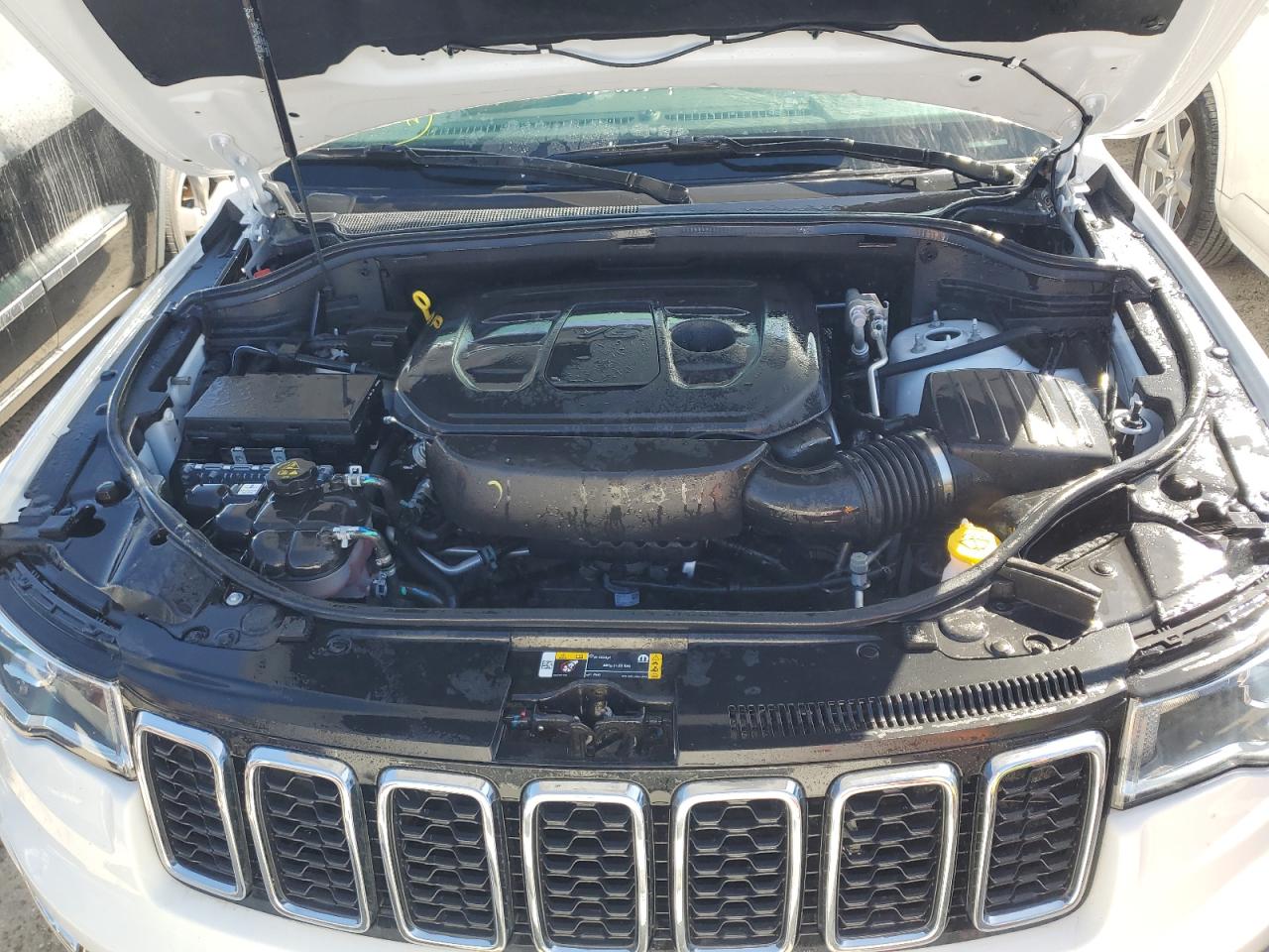 2021 Jeep Grand Cherokee - Image 12