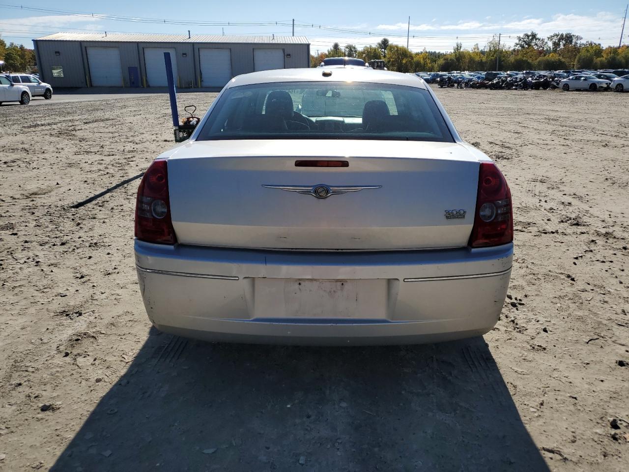 2010 Chrysler 300 - Image 6