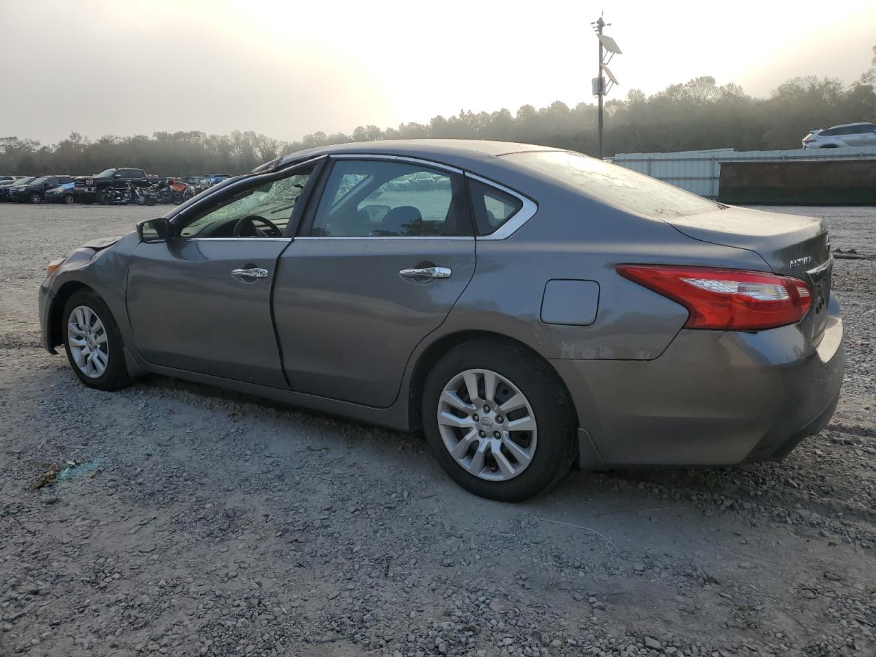 2016 Nissan Altima - Image 2