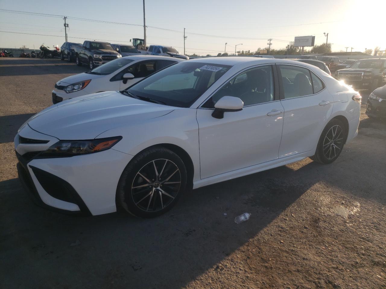 4T1G11AK6MU465409 2021 TOYOTA CAMRY - Image 1