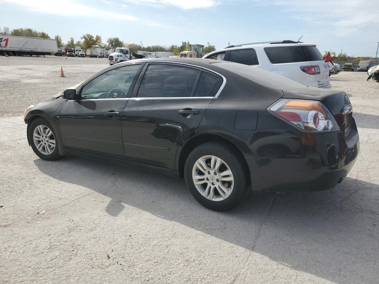 2010 Nissan Altima - Image 2