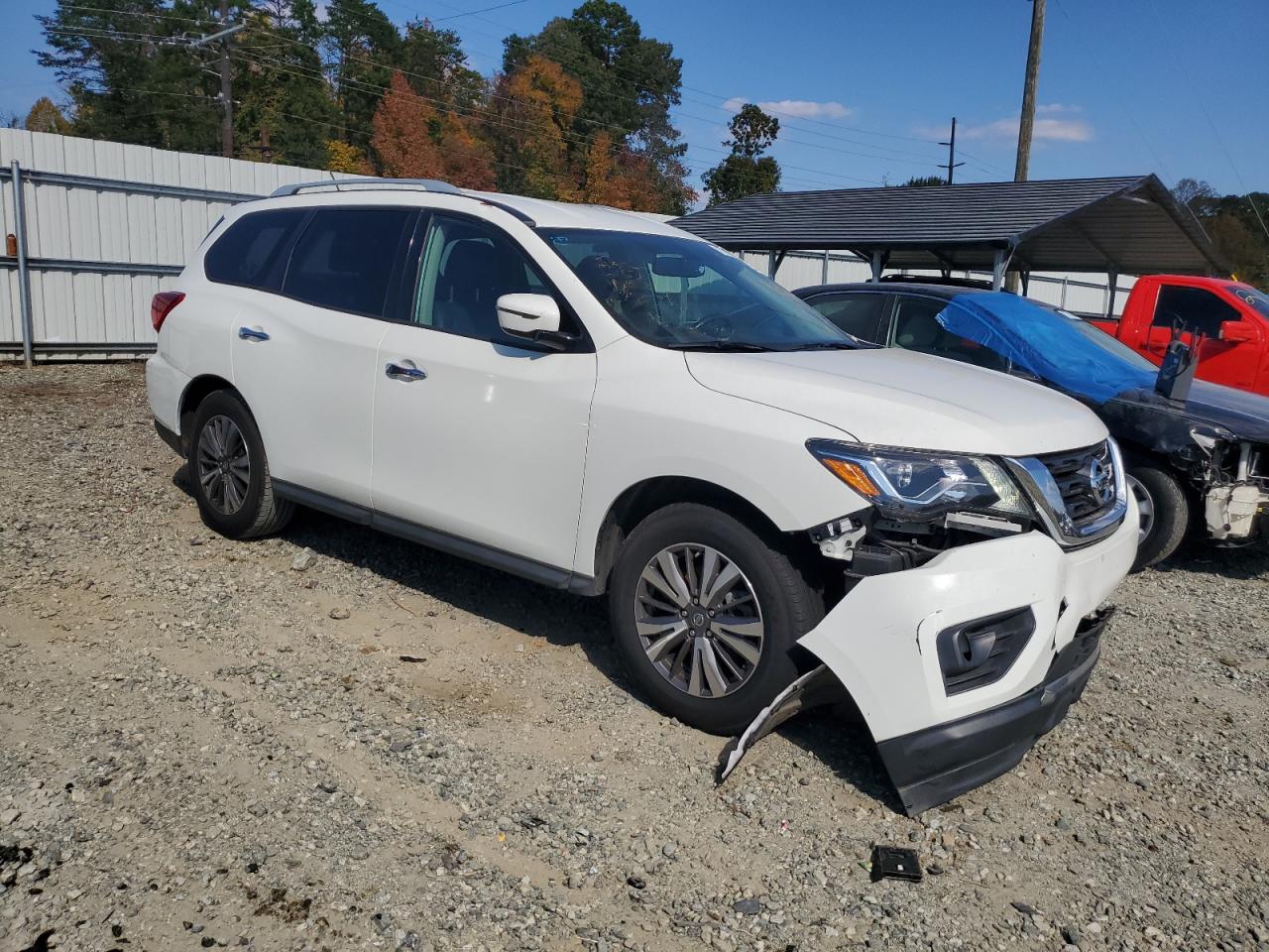 2017 Nissan Pathfinder - Image 4