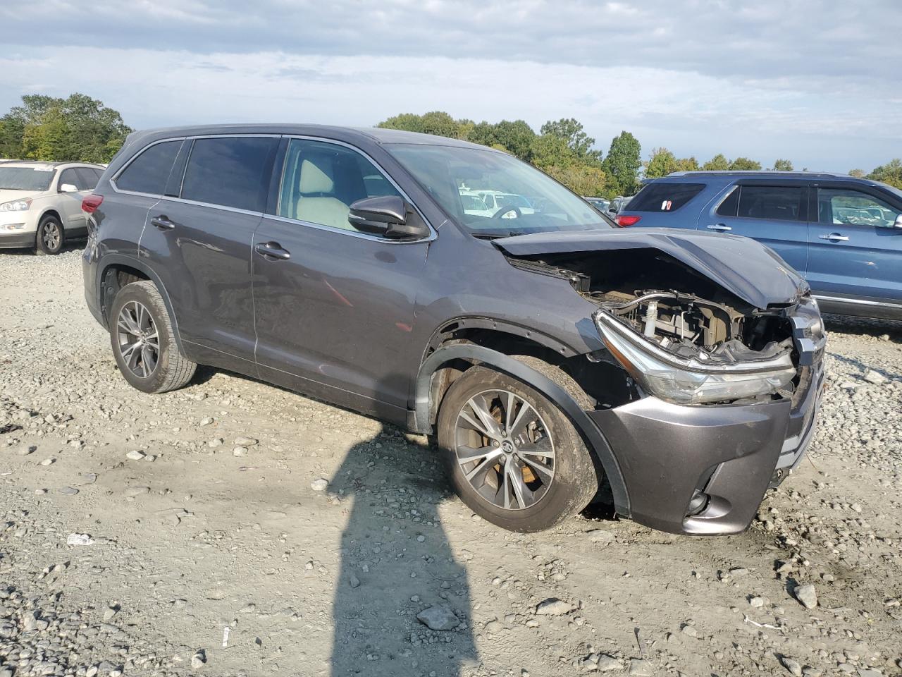 5TDZZRFH8JS278433 2018 Toyota Highlander Le