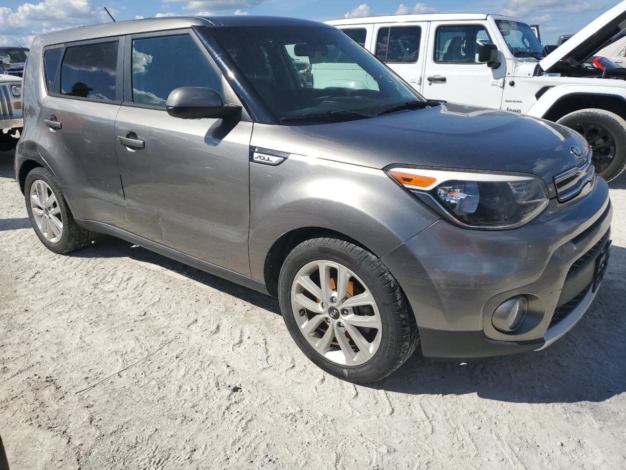 VIN KNDJP3A5XH7429113 2017 KIA SOUL no.4