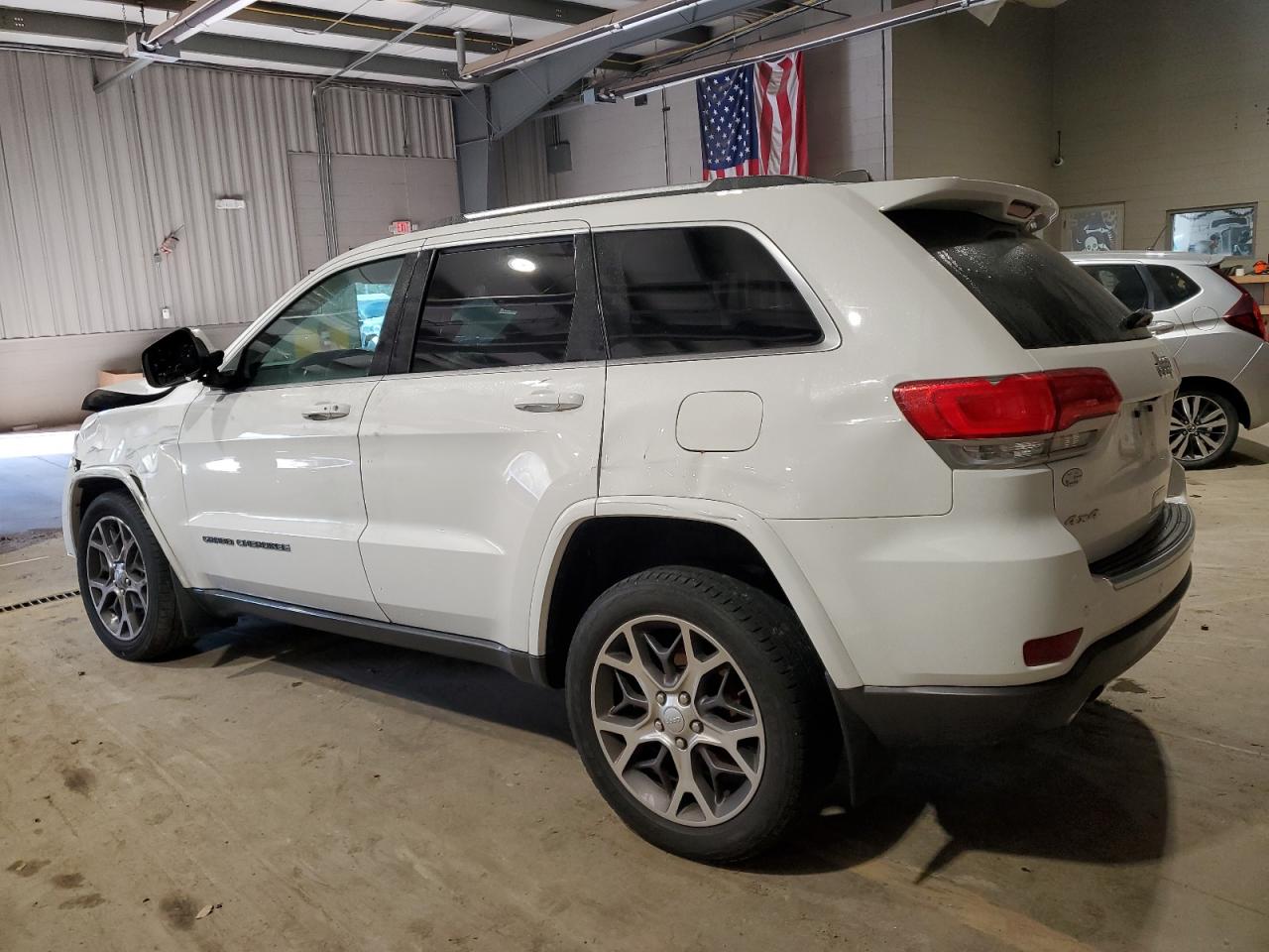 2018 Jeep Grand Cherokee - Image 2