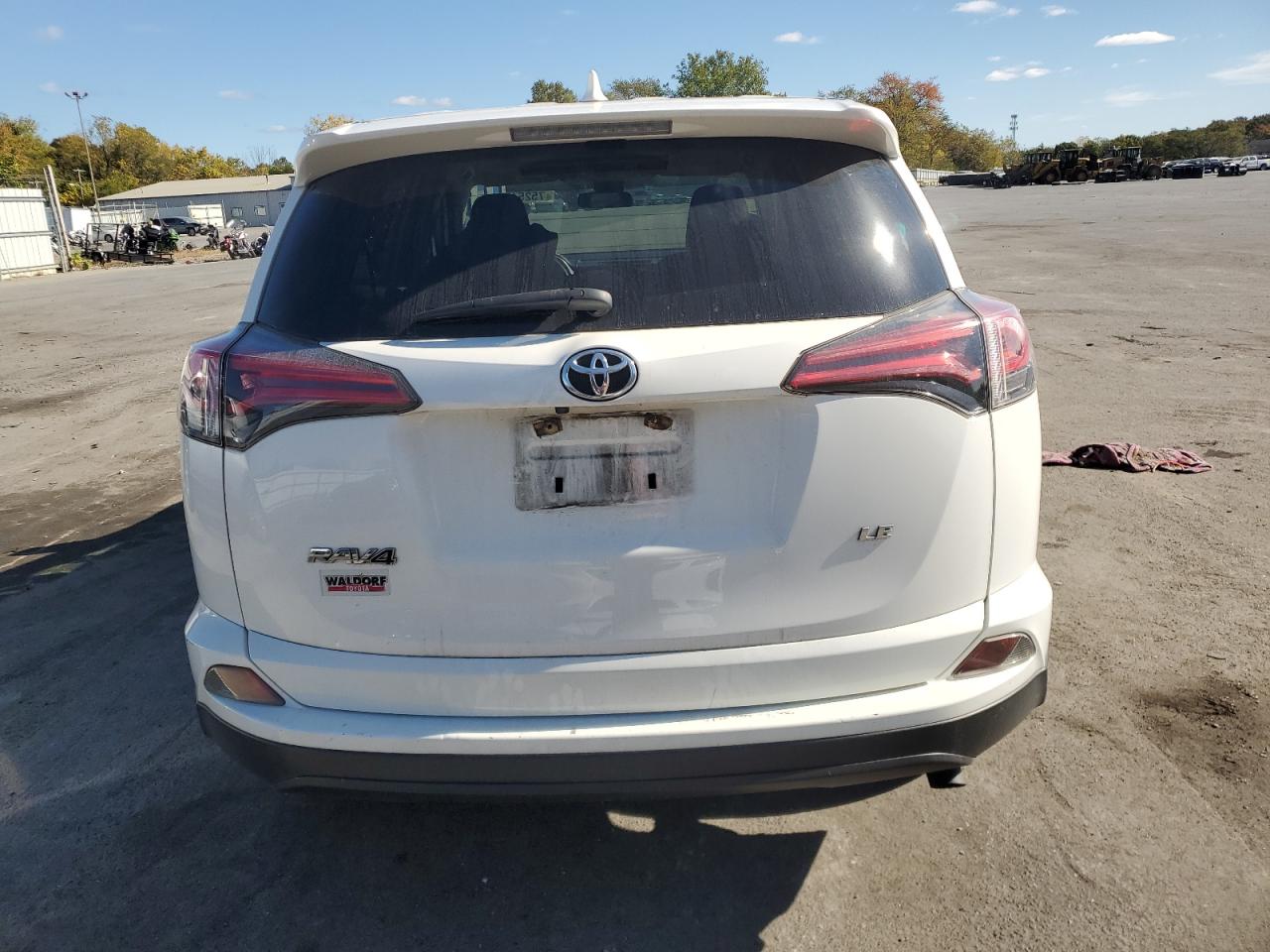 JTMZFREVXHJ144689 2017 Toyota Rav4 Le