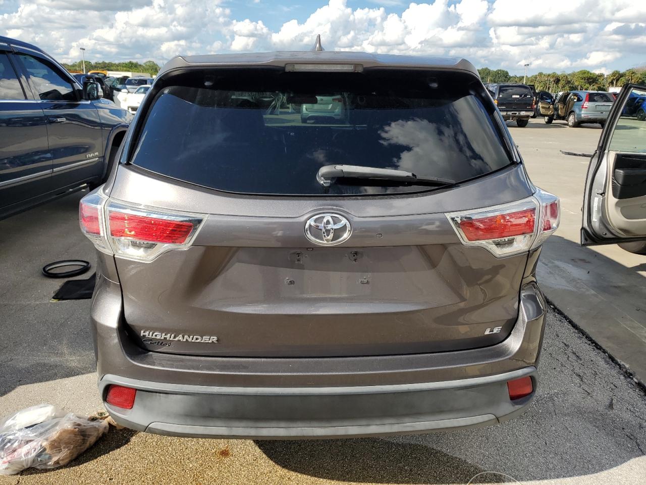 2015 Toyota Highlander Le VIN: 5TDZKRFH7FS052816 Lot: 74010214