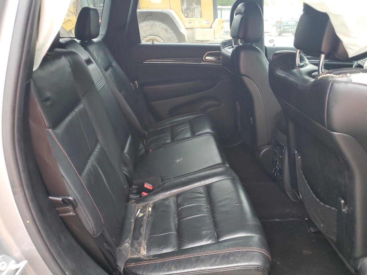 2017 Jeep Grand Cherokee - Image 11