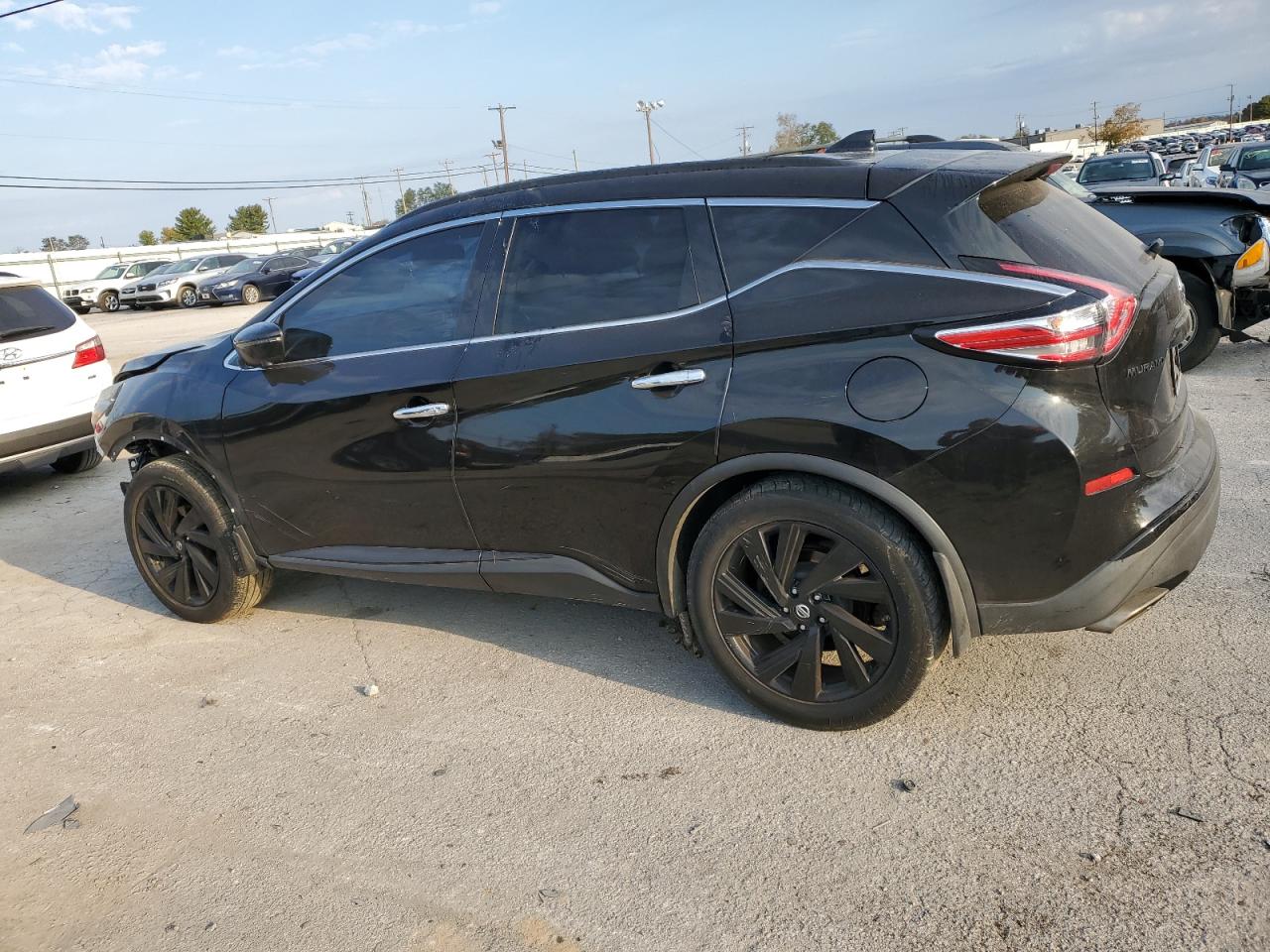 2018 Nissan Murano - Image 2