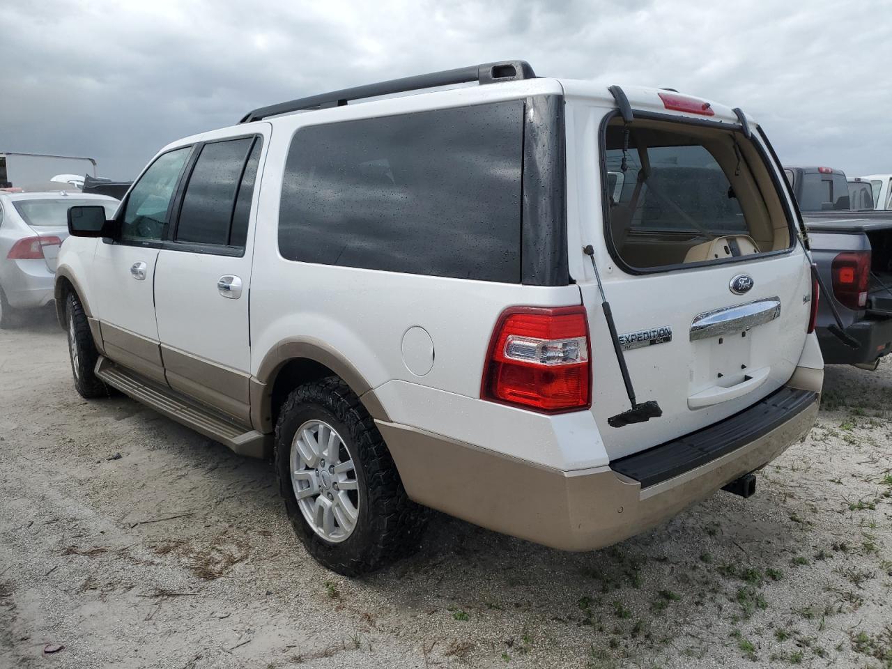 2014 Ford Expedition - Image 2
