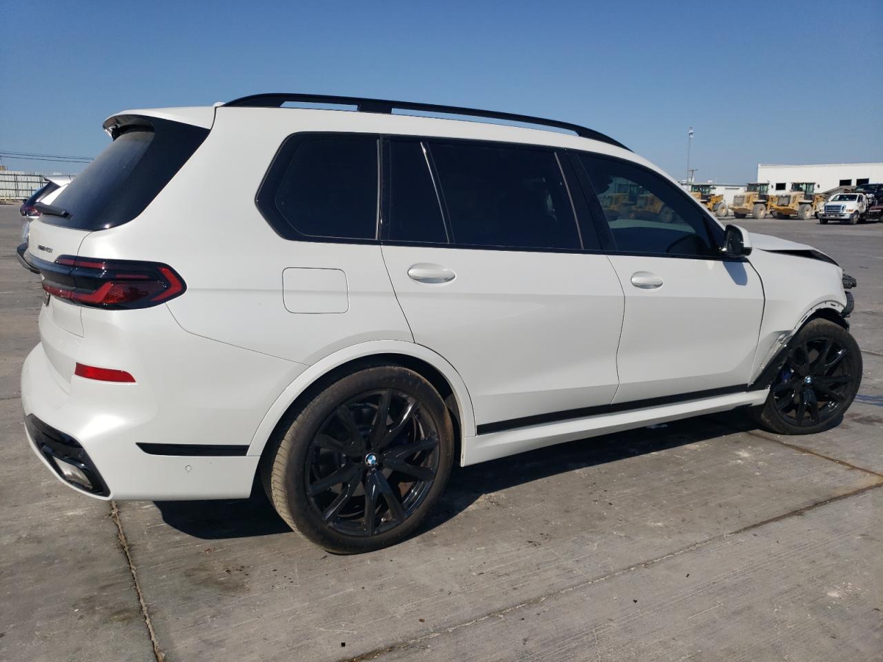 2024 BMW X7 - Image 3