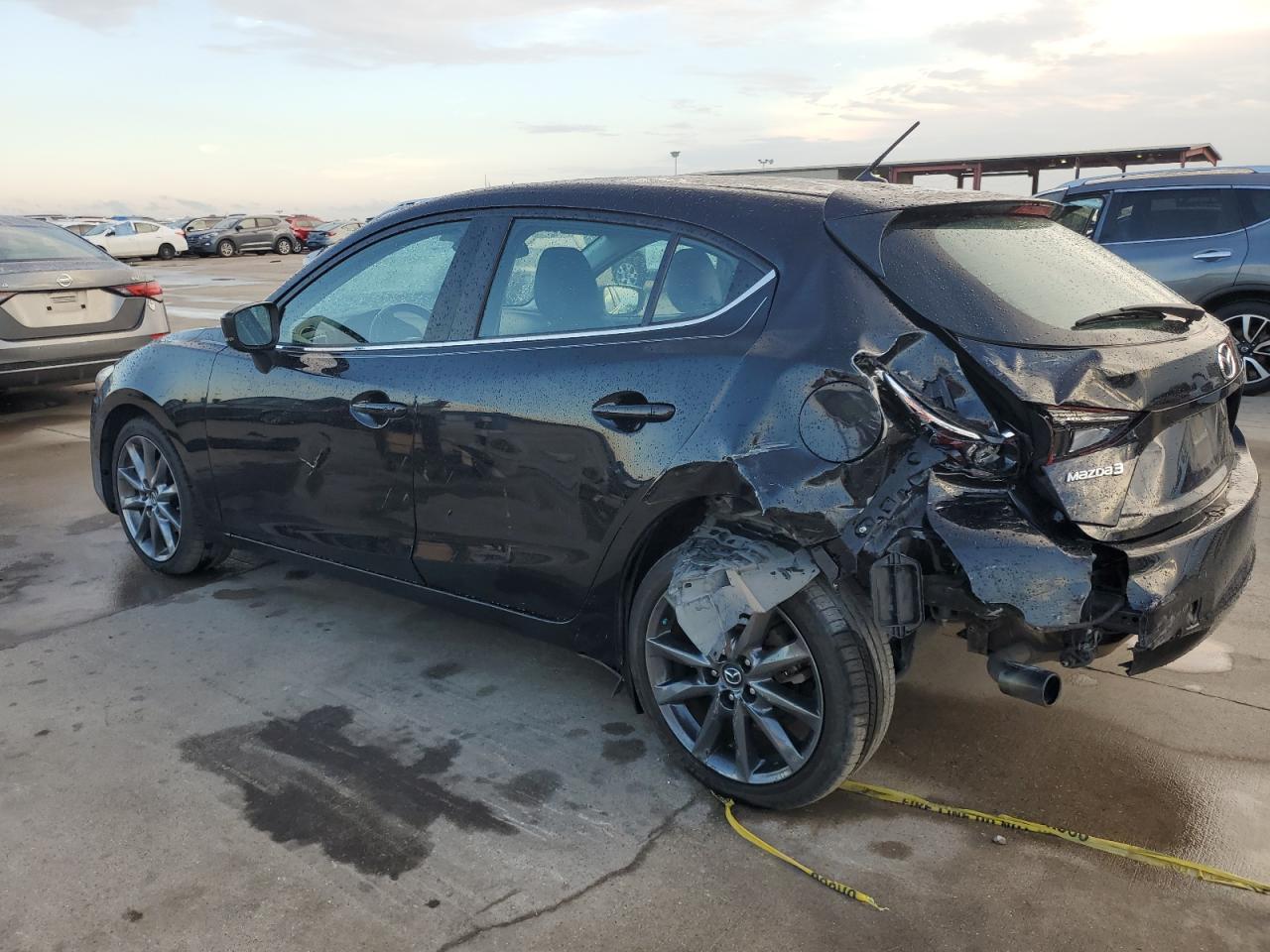 VIN 3MZBN1L36JM241062 2018 MAZDA 3 no.2