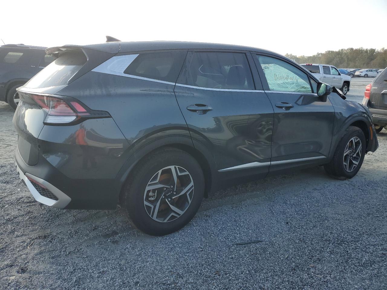 2023 Kia Sportage - Image 3