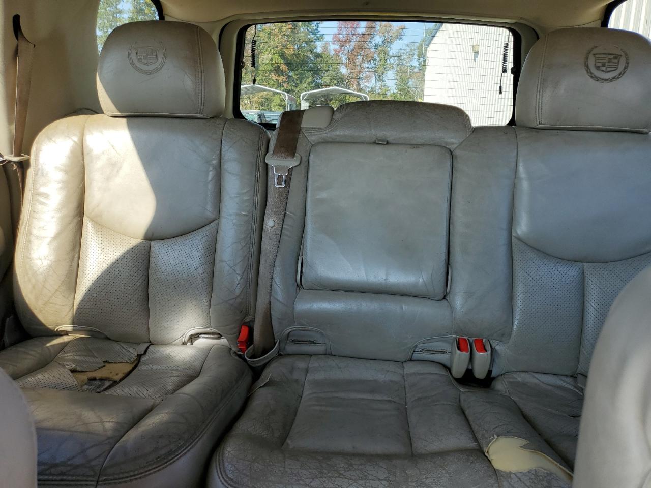 2005 Cadillac Escalade - Image 10