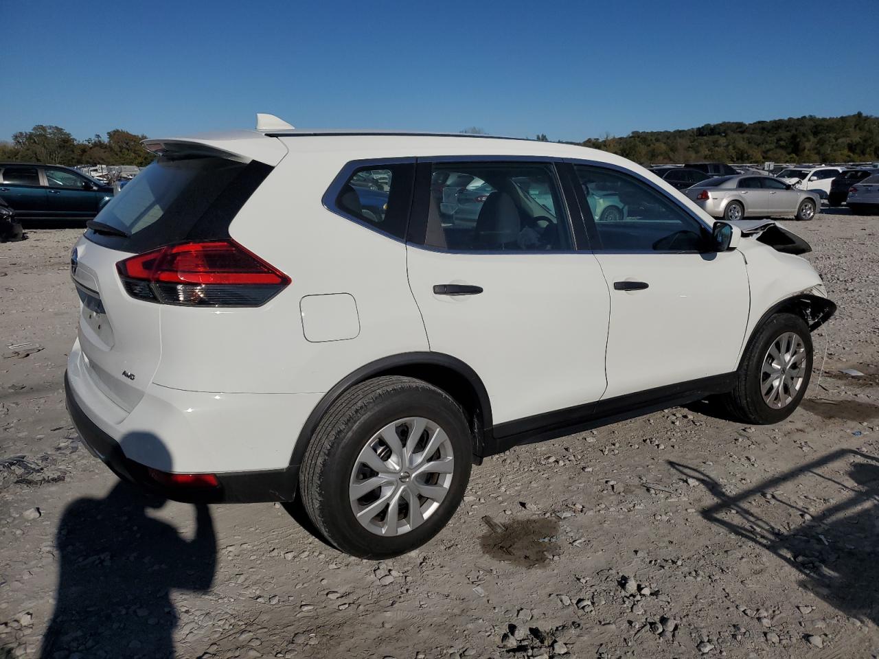 2017 Nissan Rogue - Image 3