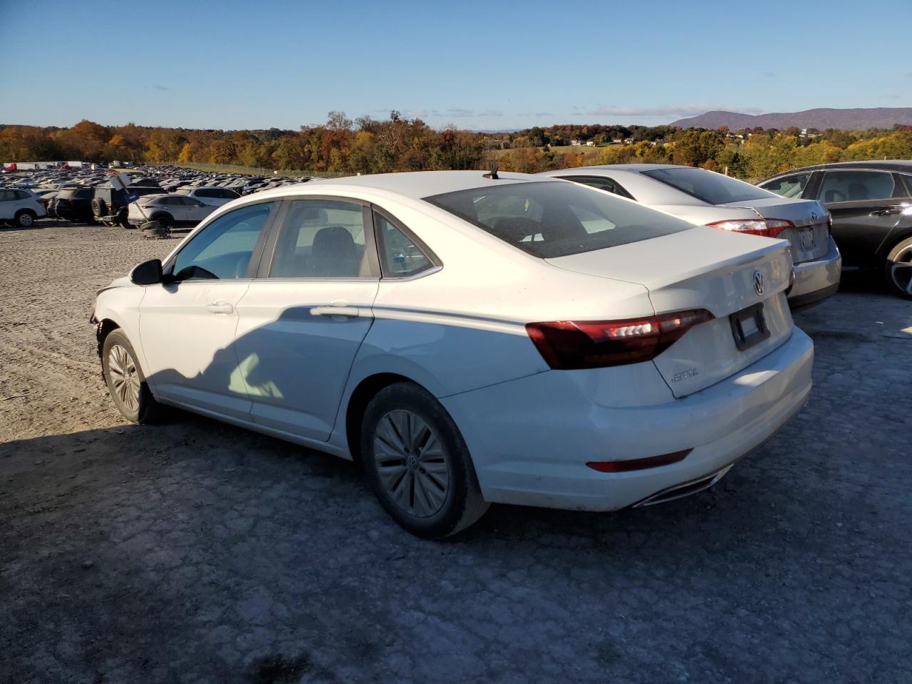2019 Volkswagen Jetta - Image 2