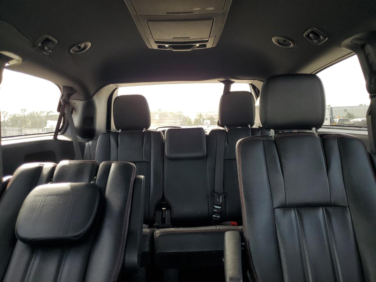 2019 Dodge Caravan - Image 10