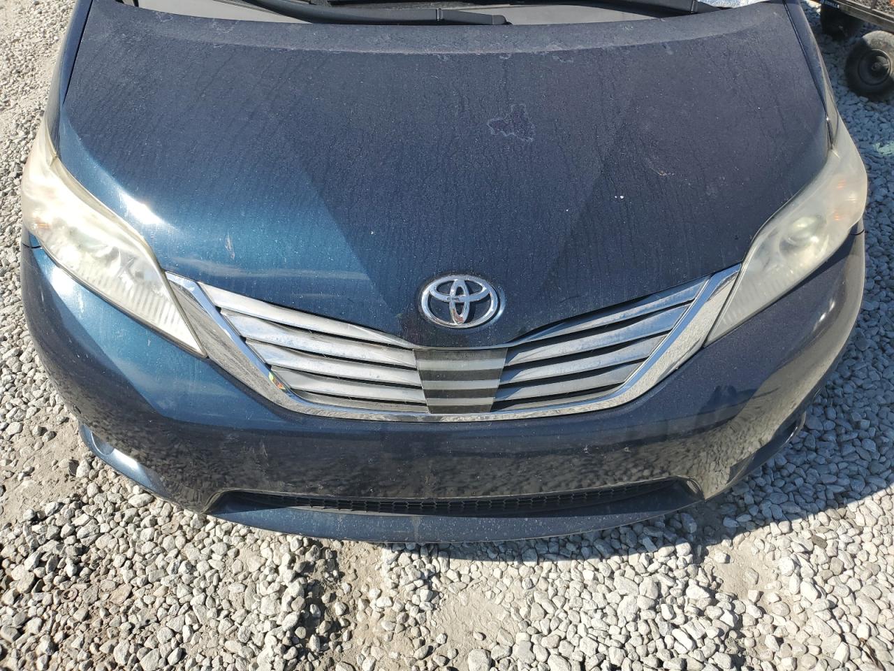 2012 Toyota Sienna - Image 12