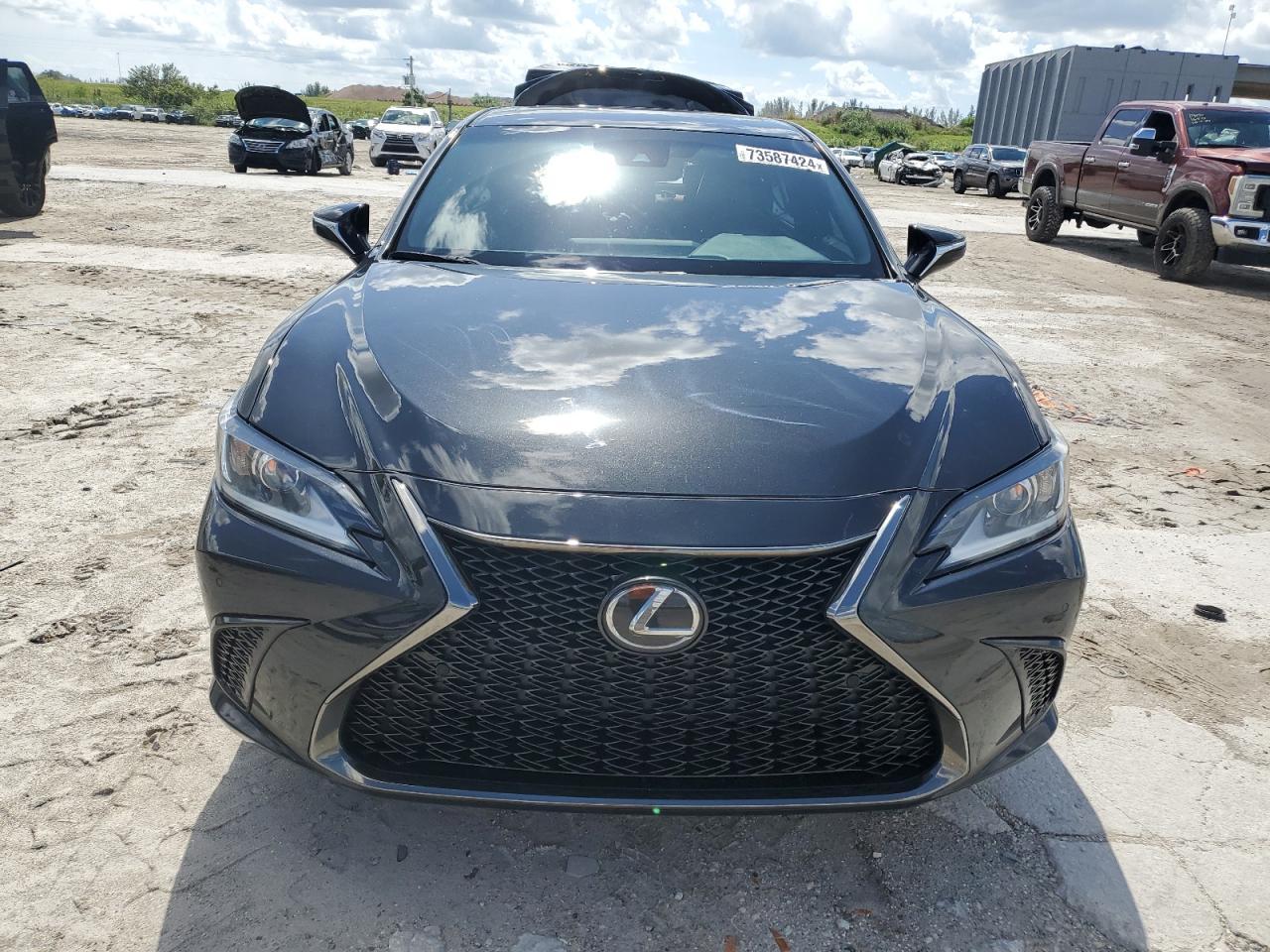 2021 Lexus ES - Image 5