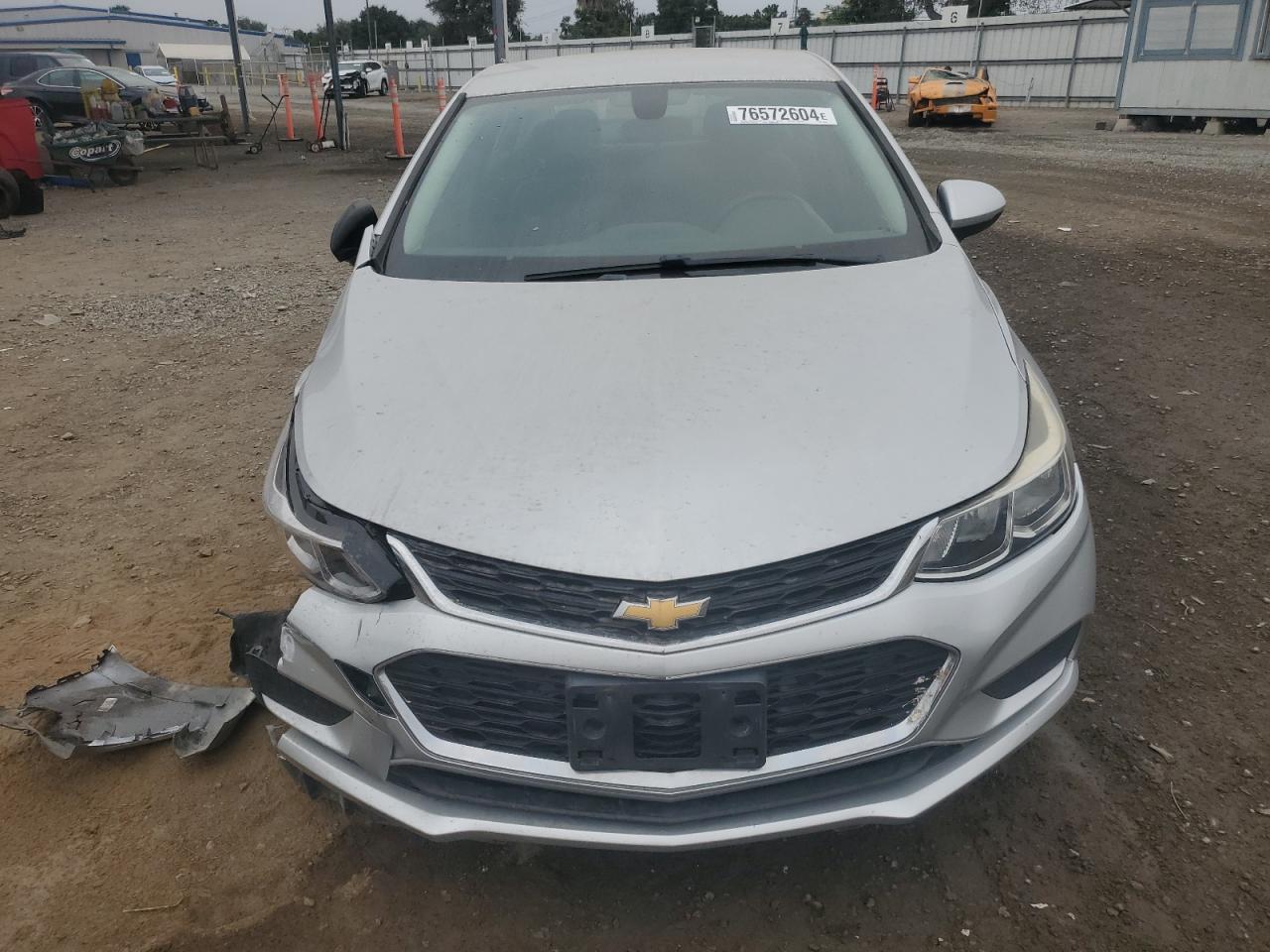 VIN 1G1BC5SM0H7177379 2017 CHEVROLET CRUZE no.5