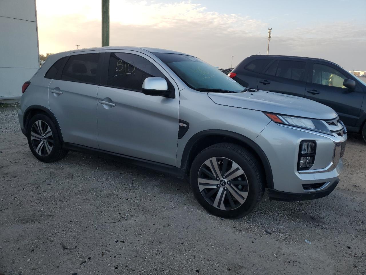 2021 Mitsubishi Outlander - Image 4