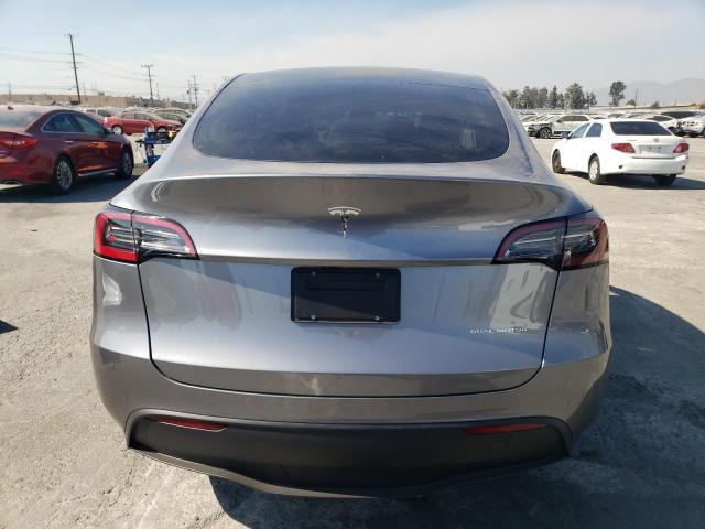  TESLA MODEL Y 2024 Szary