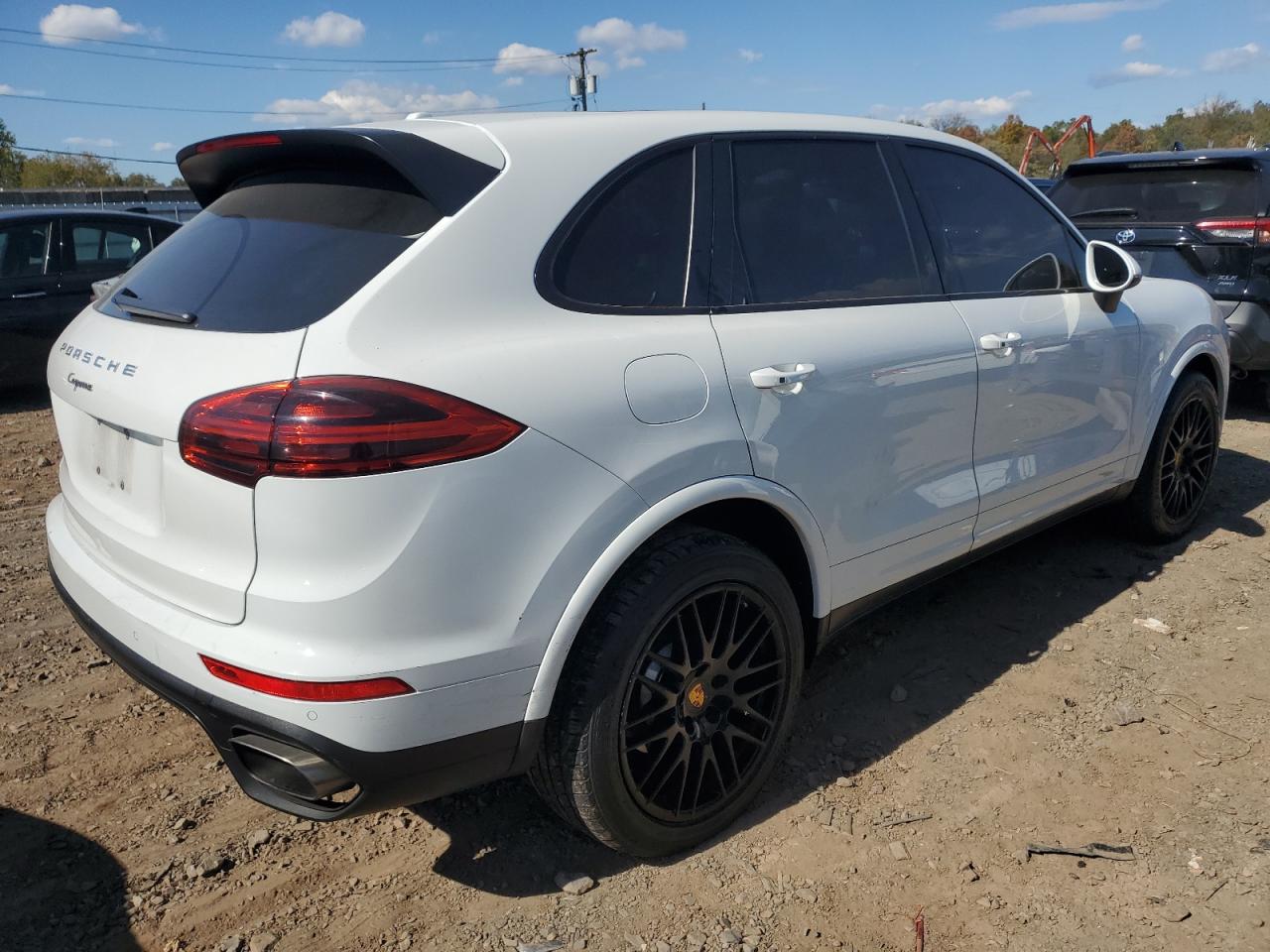 WP1AA2A29HKA86114 2017 Porsche Cayenne