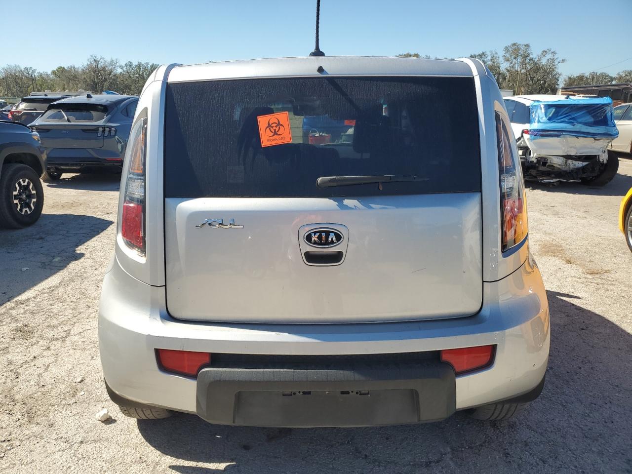 2010 Kia Soul + VIN: KNDJT2A27A7162899 Lot: 76936904