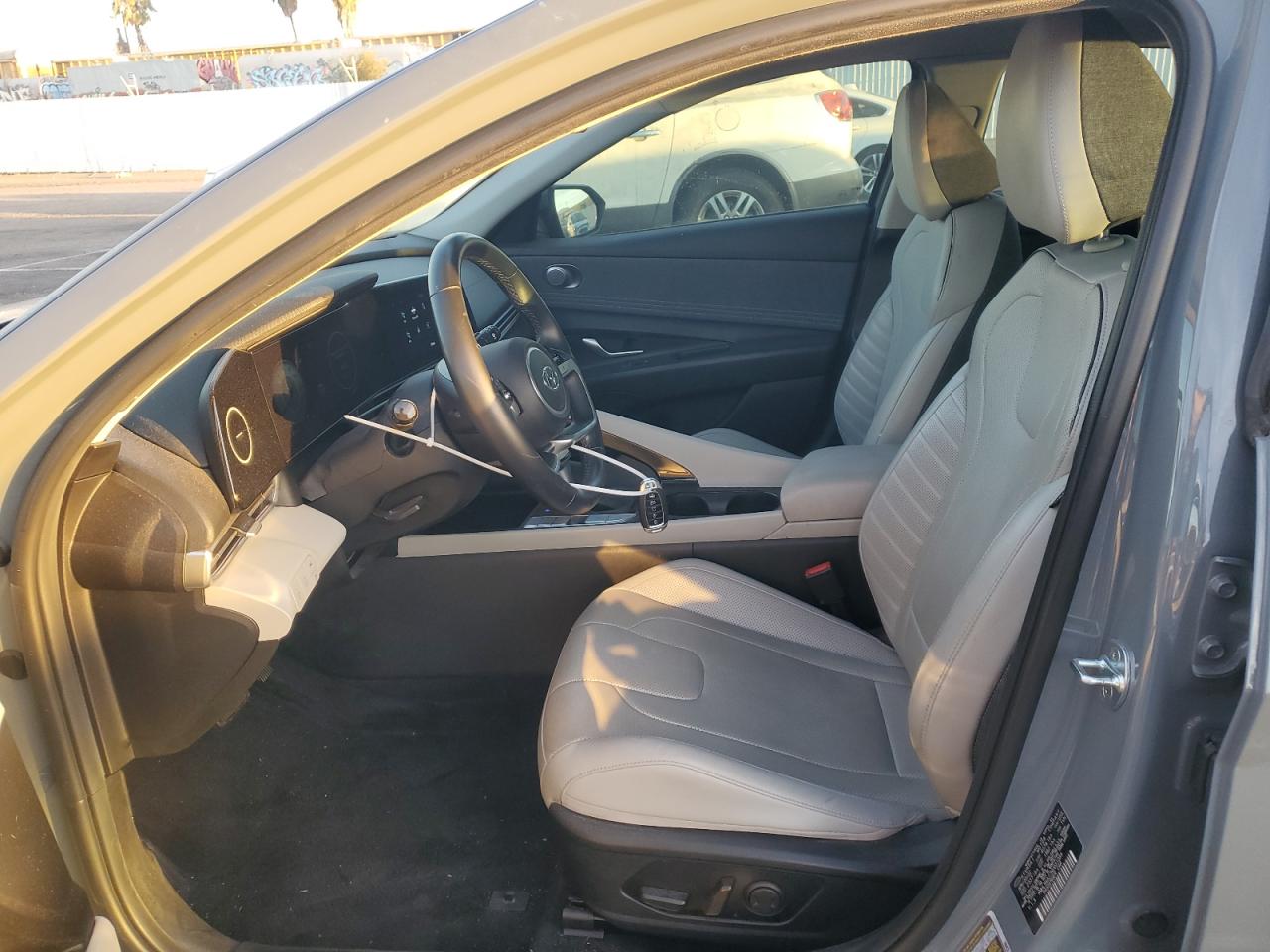 2022 Hyundai Elantra - Image 7