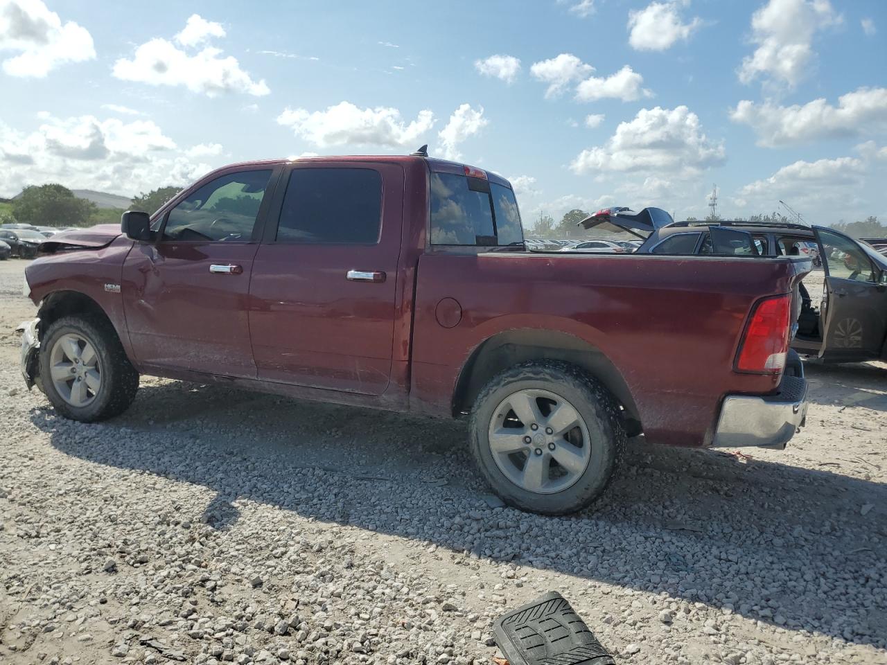 2016 RAM 1500 - Image 2