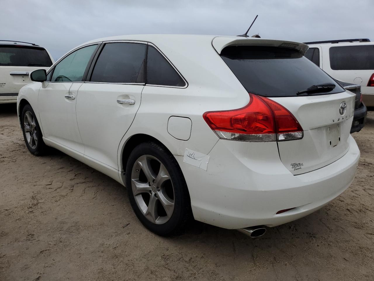2010 Toyota Venza - Image 2
