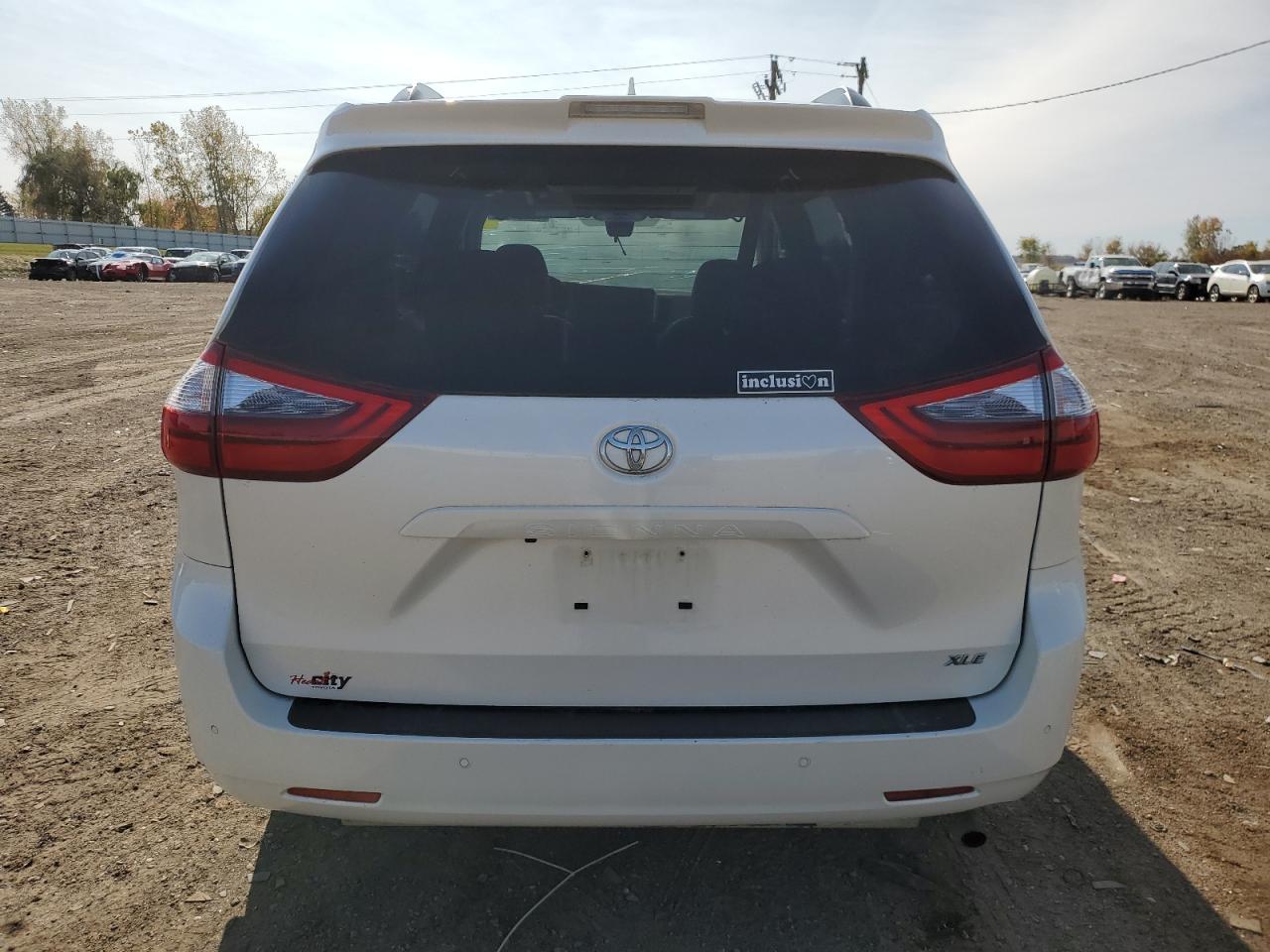 2020 Toyota Sienna - Image 6