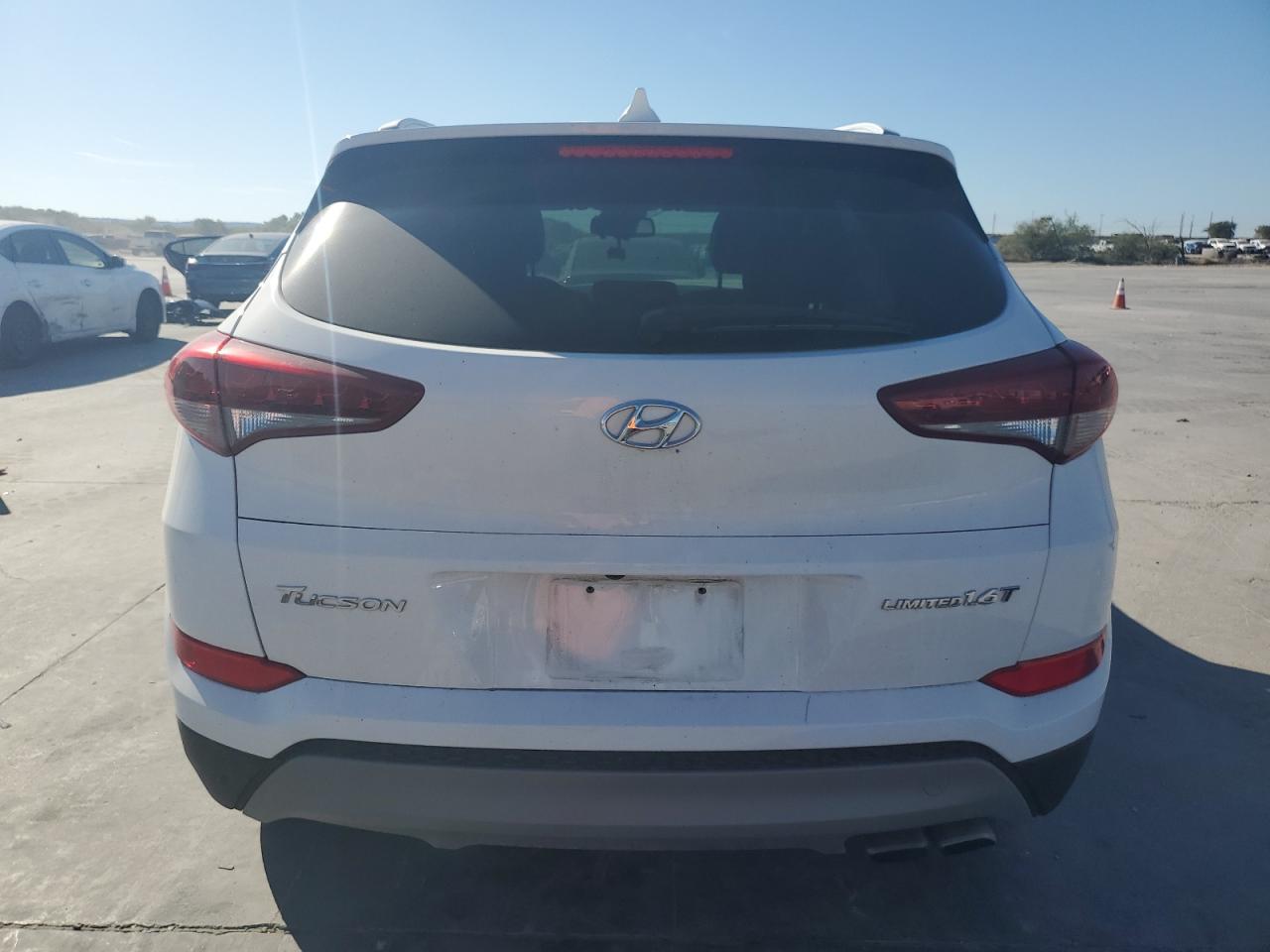 2018 Hyundai Tucson Value VIN: KM8J33A28JU693242 Lot: 76481994