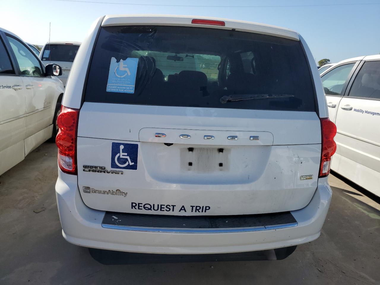 2017 Dodge Caravan - Image 6