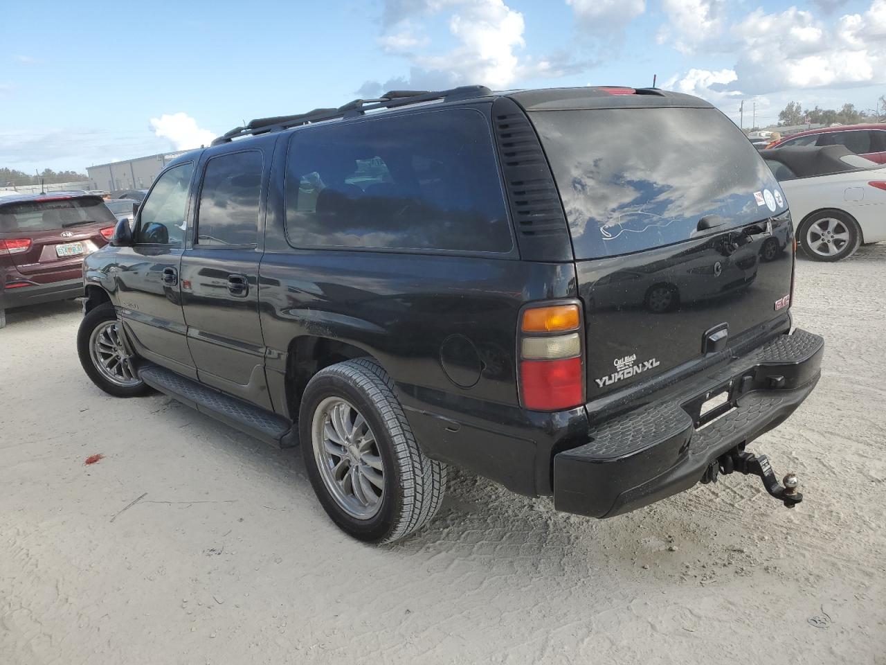 2006 GMC Yukon - Image 2