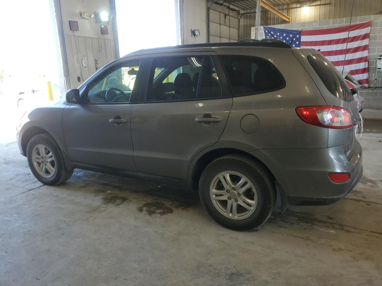 2011 Hyundai Santa Fe - Image 2