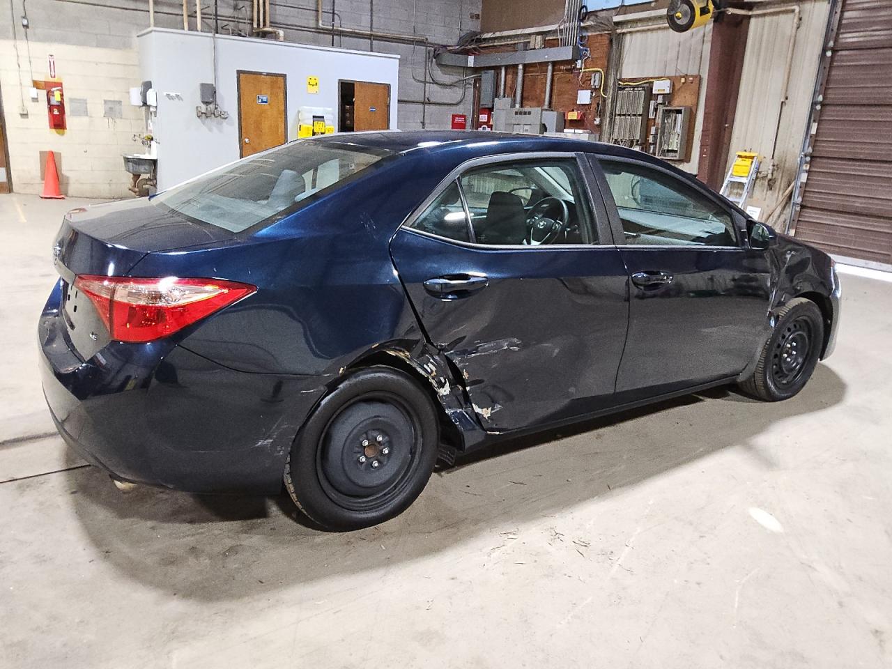 VIN 2T1BURHE6JC122788 2018 TOYOTA COROLLA no.3