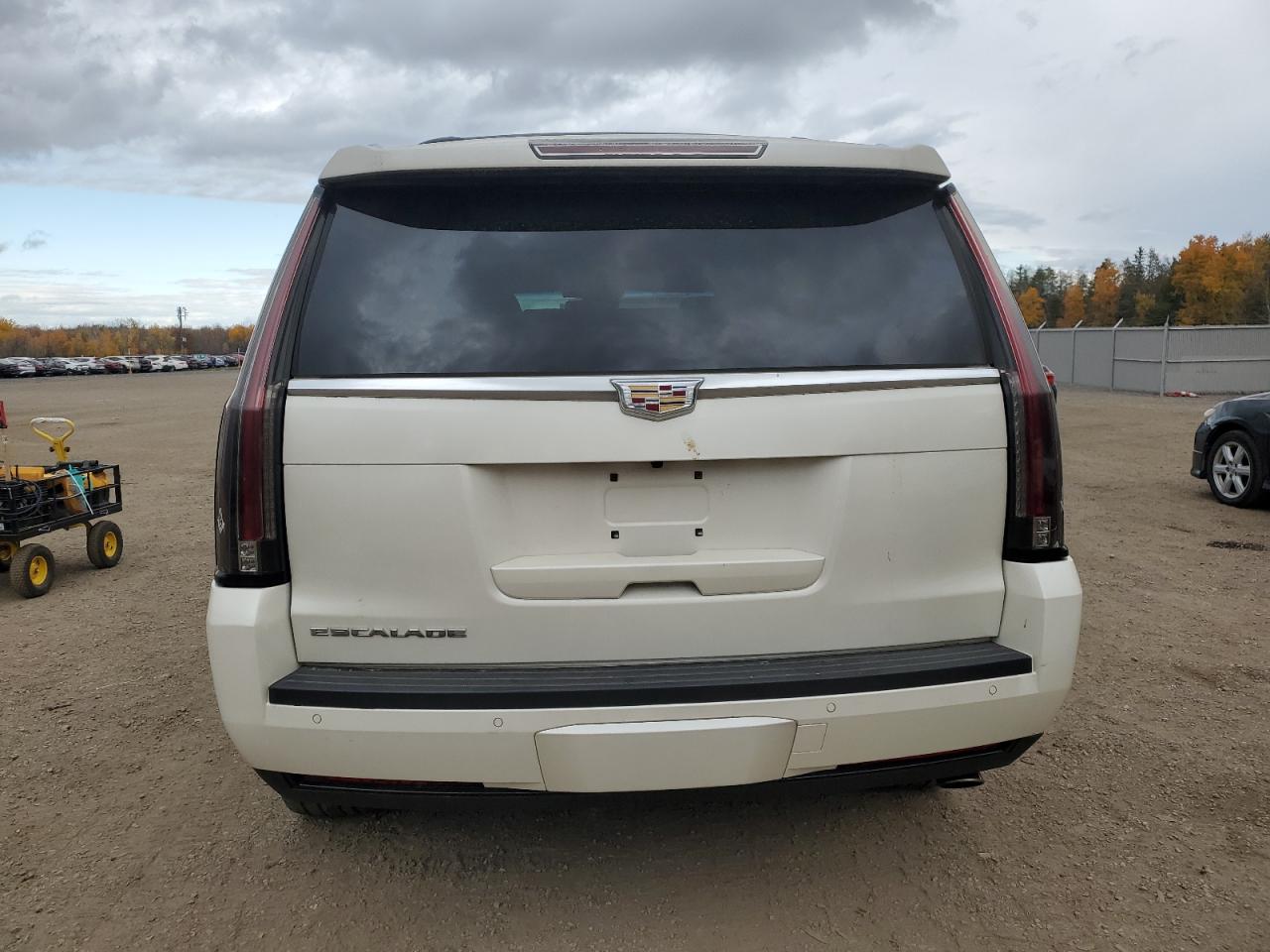 1GYS4MKJ2FR583423 2015 Cadillac Escalade Luxury