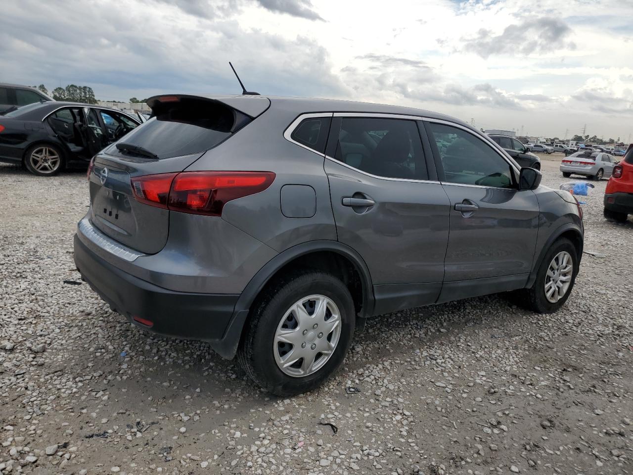 2018 Nissan Rogue - Image 3