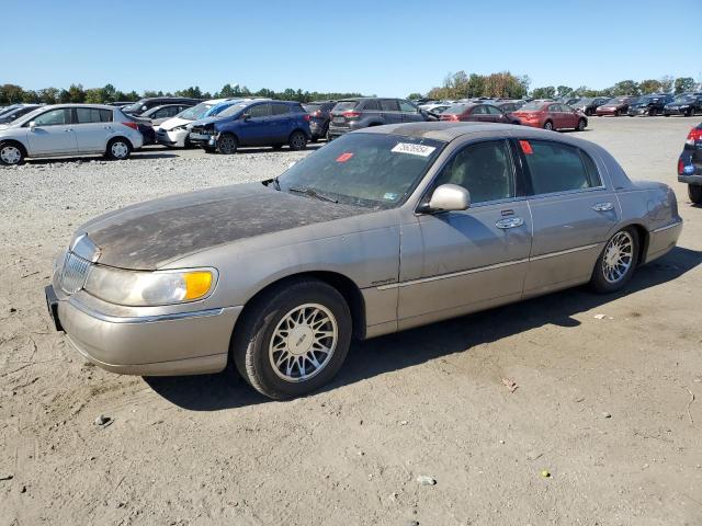 2000 Lincoln Town Car Signature