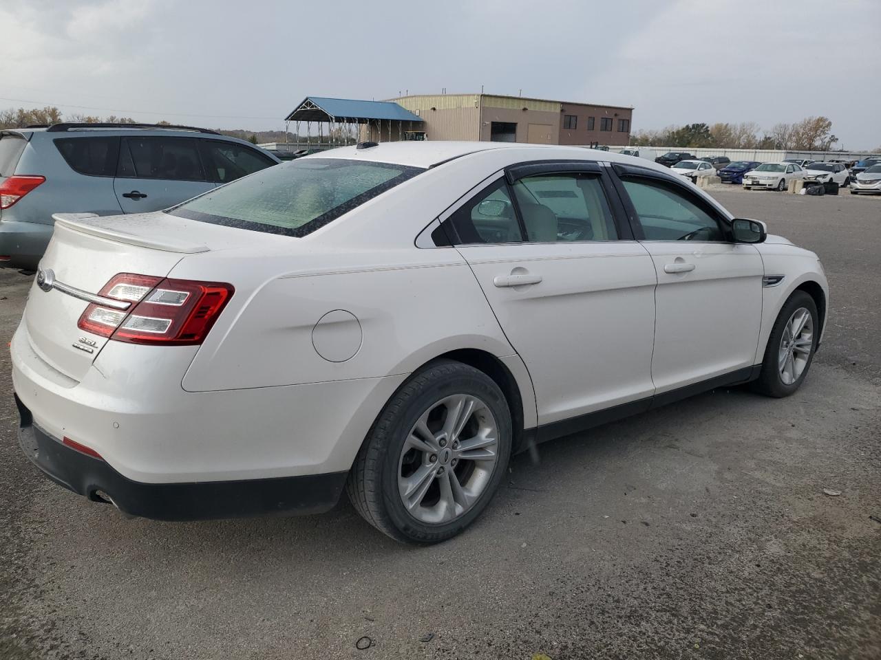 2017 Ford Taurus - Image 3