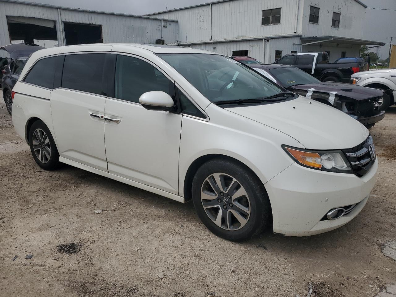 2016 Honda Odyssey - Image 4