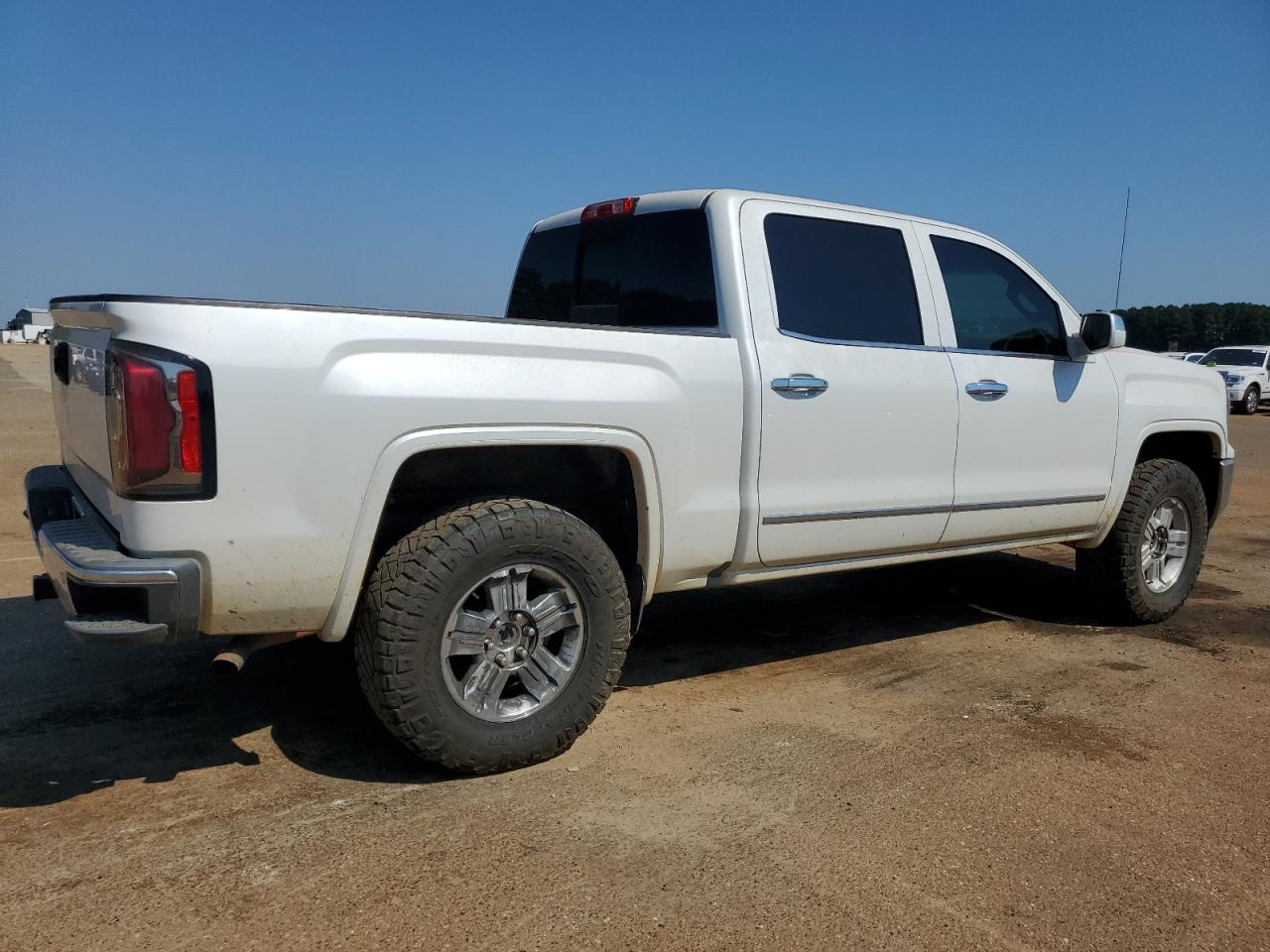 2017 GMC Sierra - Image 3