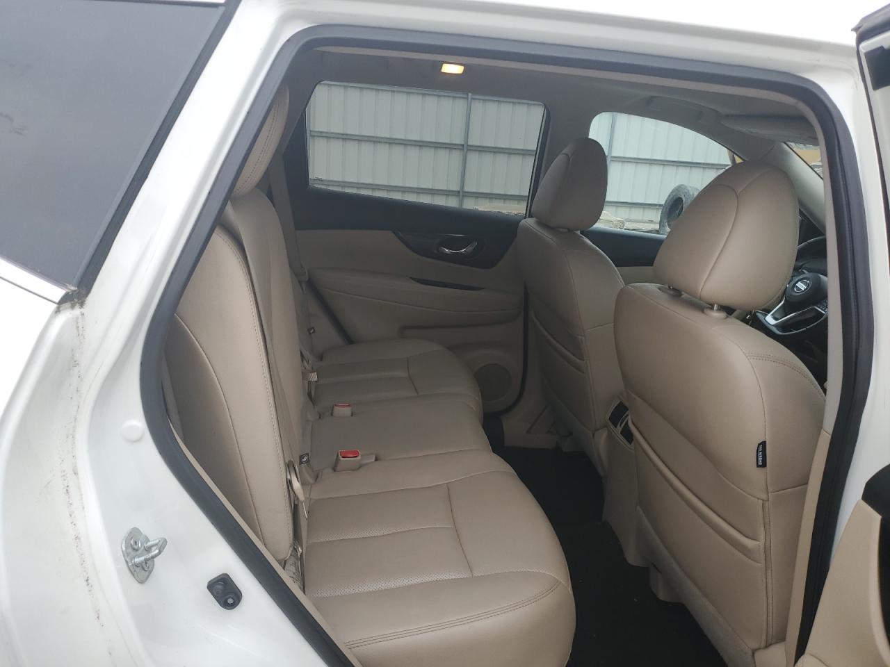 2017 Nissan Rogue - Image 11