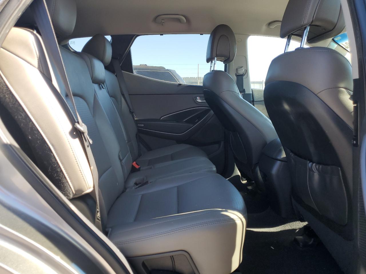 2014 Hyundai Santa Fe - Image 11