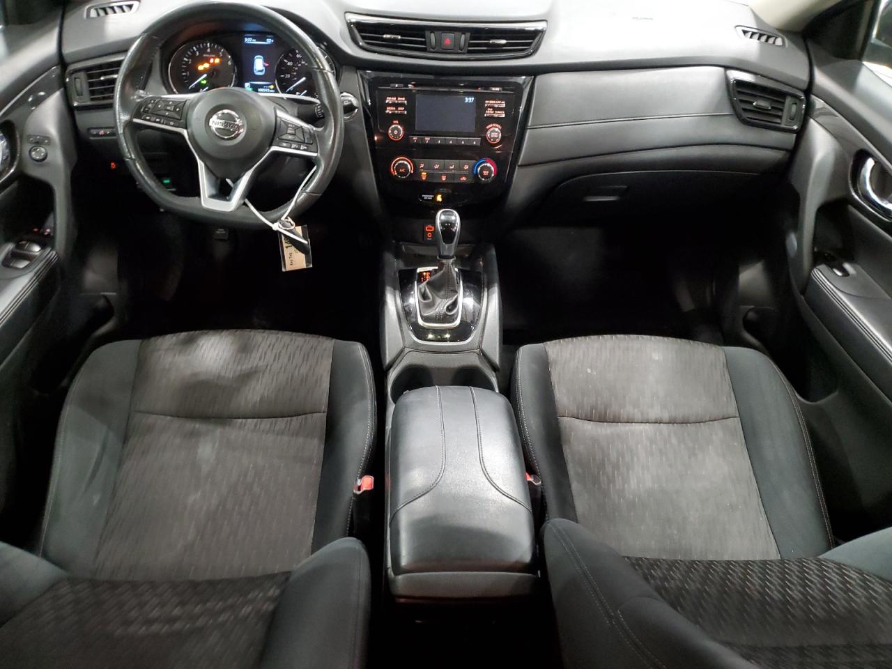 2017 Nissan Rogue - Image 8