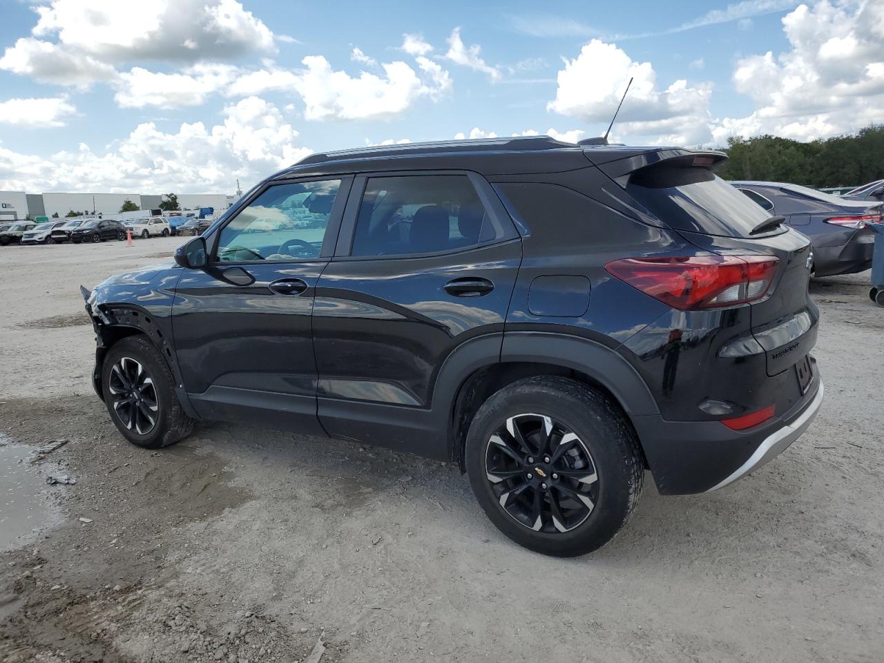2022 Chevrolet TrailBlazer - Image 2