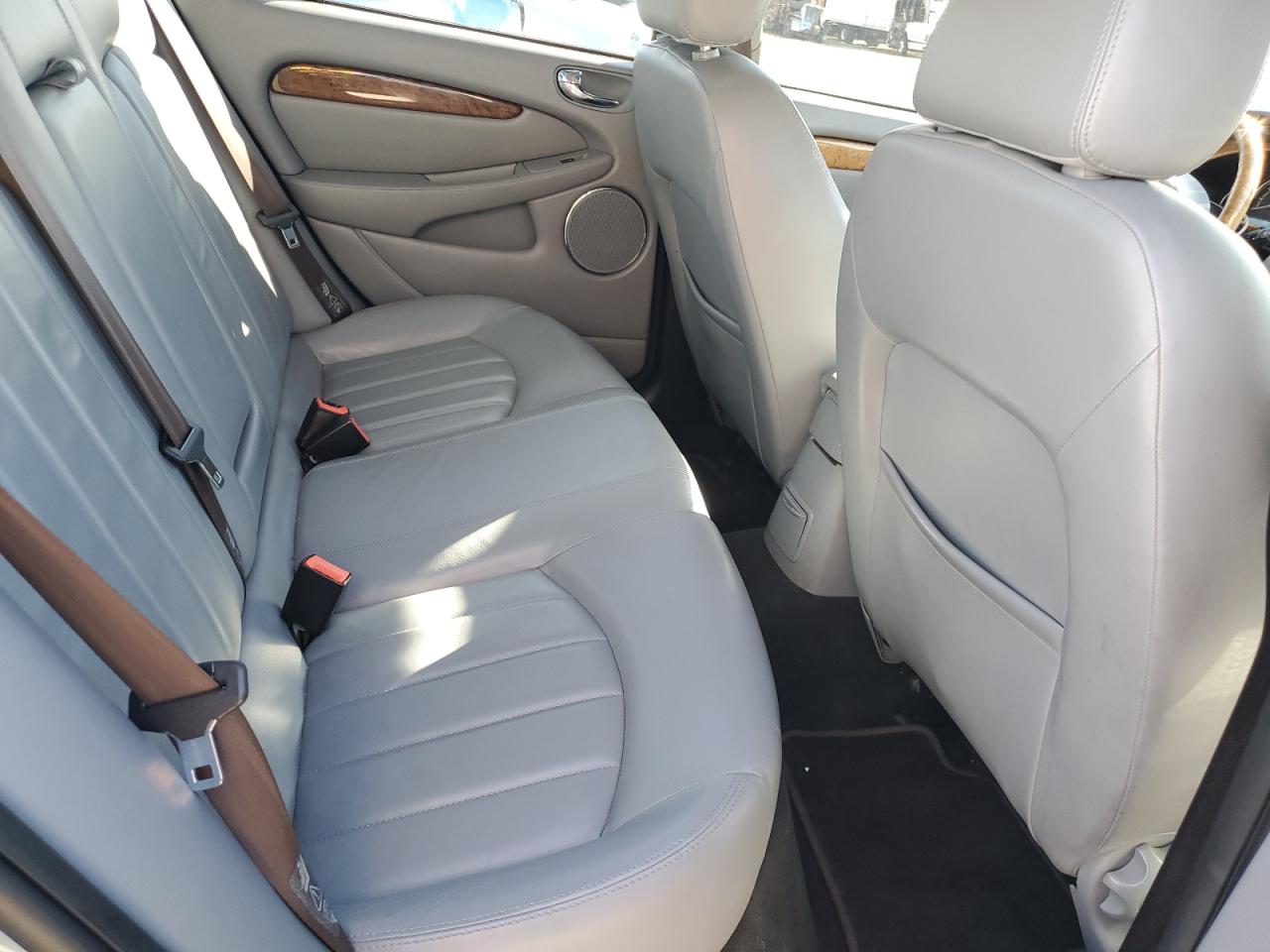 2004 Jaguar X-Type - Image 10