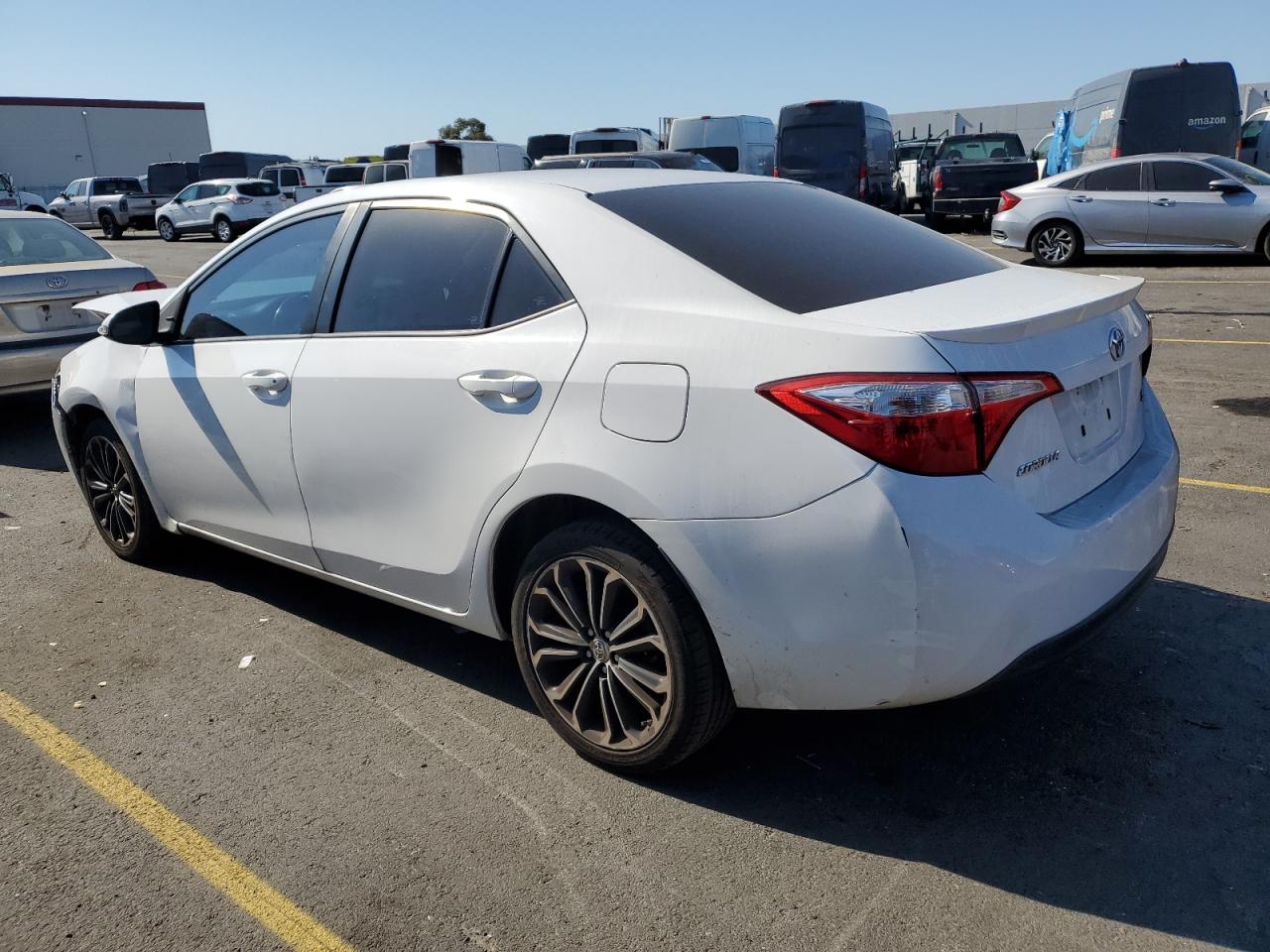 5YFBURHE2FP326933 2015 TOYOTA COROLLA - Image 2